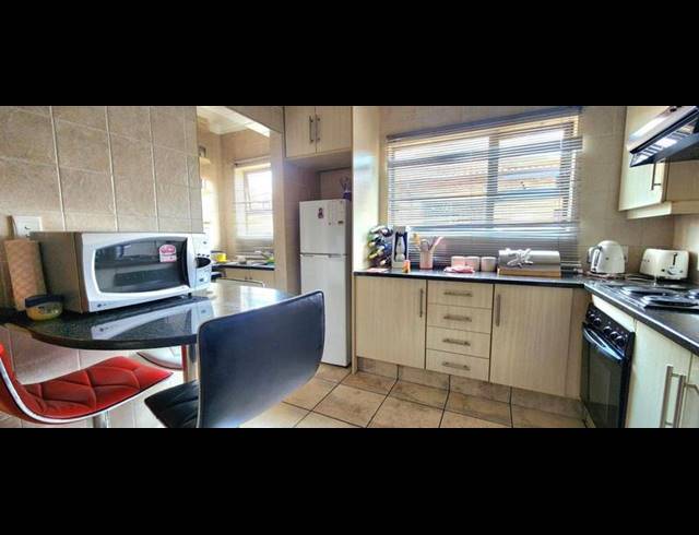 3 BEDROOM HOUSE FOR SALE IN RACEVIEW